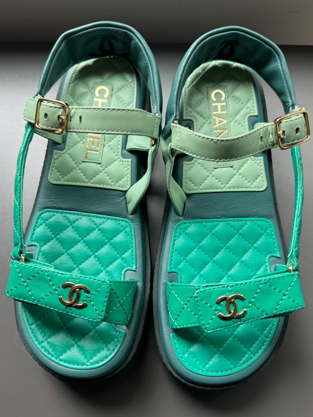 Chanel 2023 Pre-Spring Two-Tone Green Quilted Leather Sandals Size 39 with box